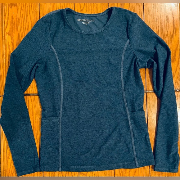 EUC Beyond Yoga SpaceDye long sleeve, round neck, teal color, size medium - Picture 1 of 2